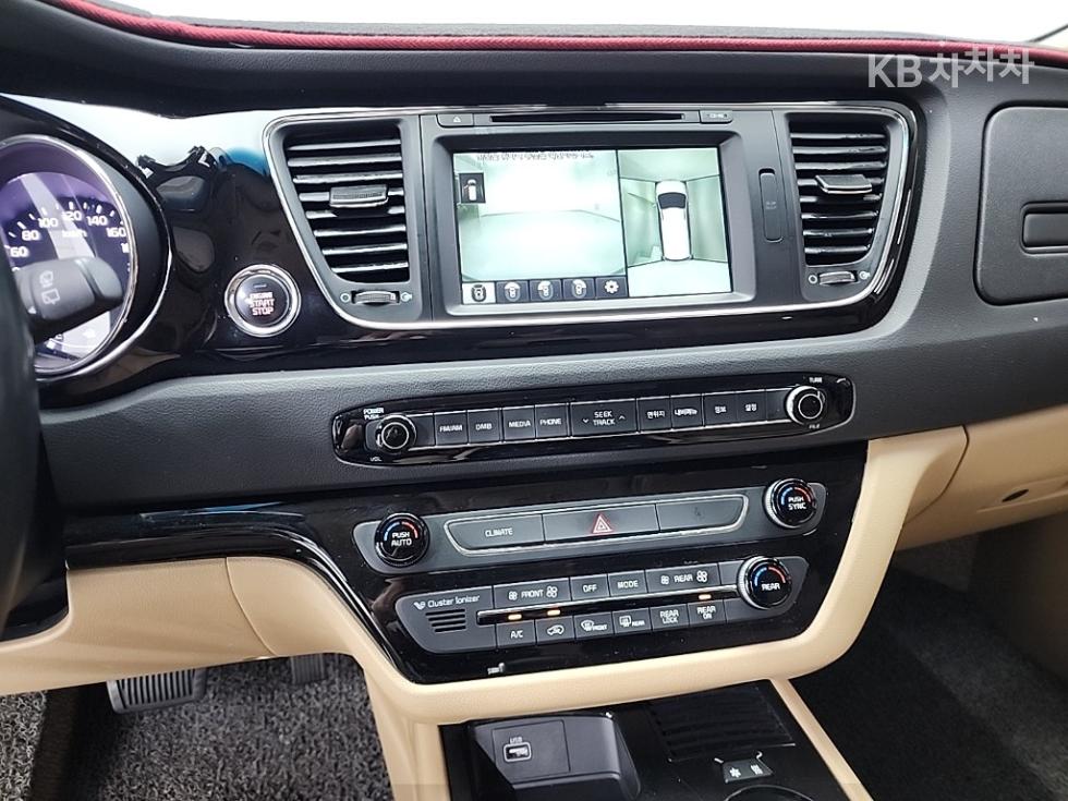 Kia Carnival — miniaturë 10
