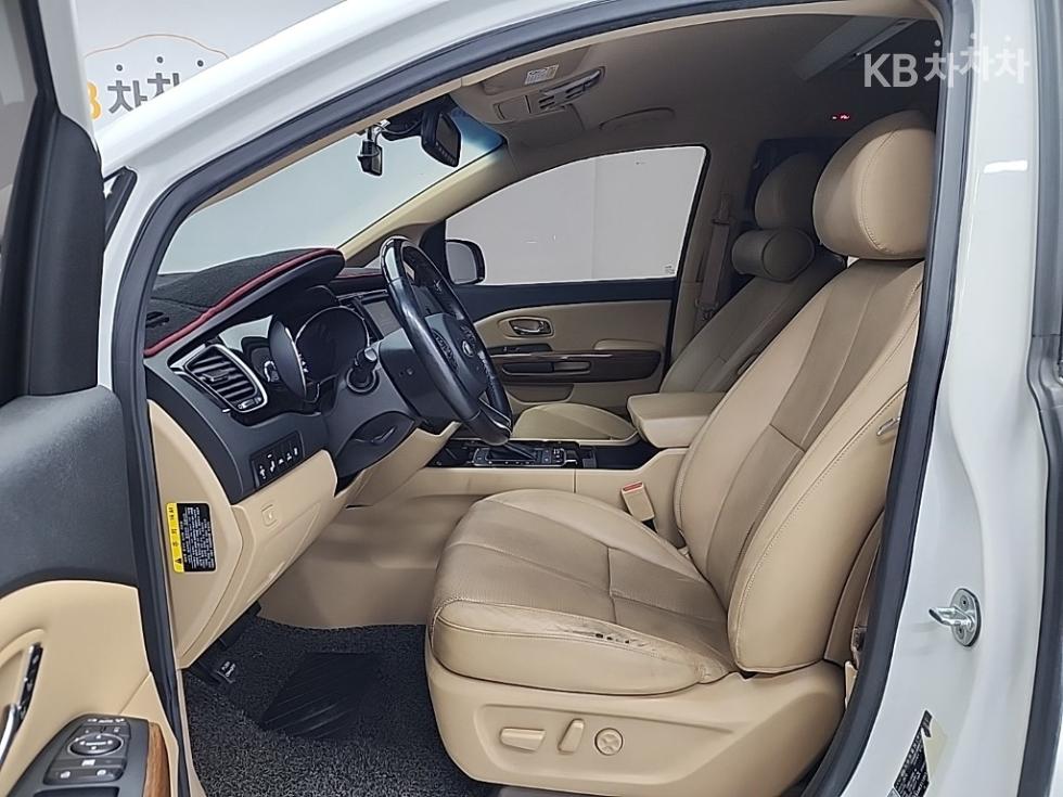Kia Carnival — miniaturë 11