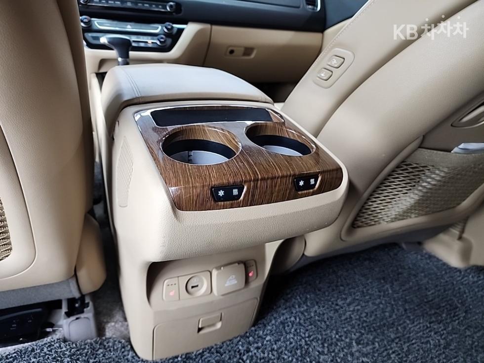Kia Carnival — miniaturë 13