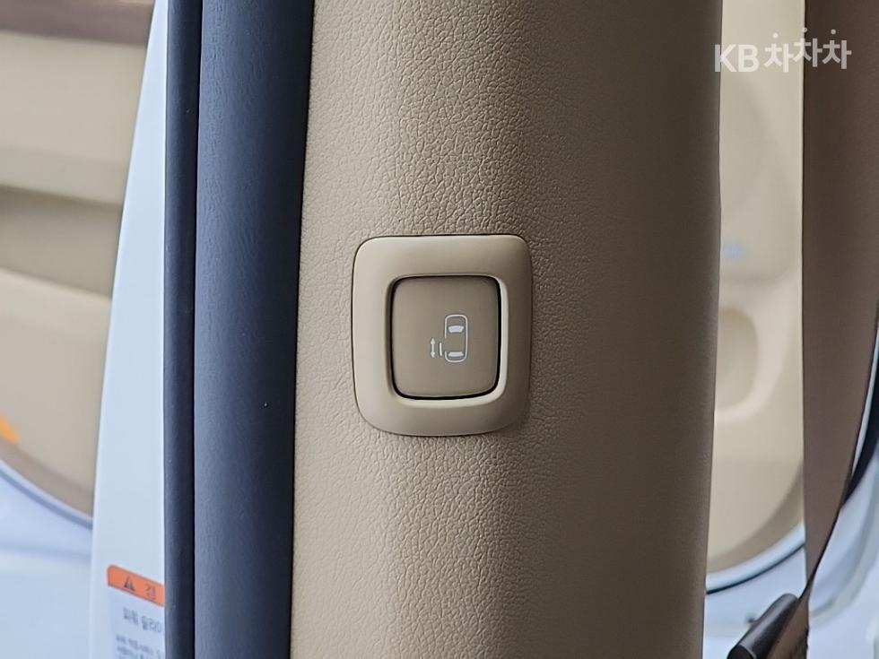 Kia Carnival — miniaturë 16