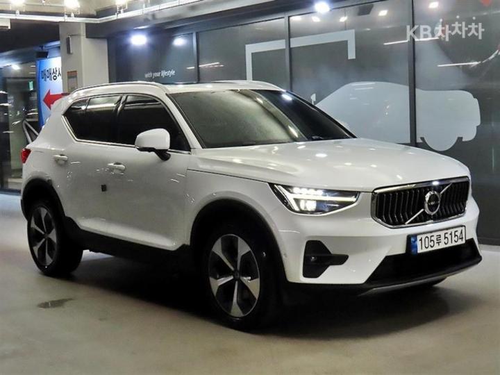 Volvo XC40 B4 AWD — foto 1