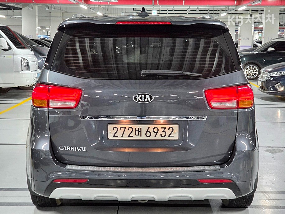 Kia Carnival — miniaturë 3