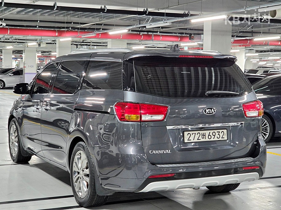 Kia Carnival — miniaturë 4