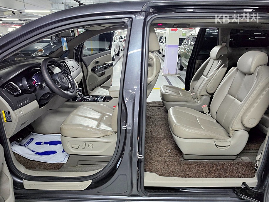 Kia Carnival — miniaturë 6