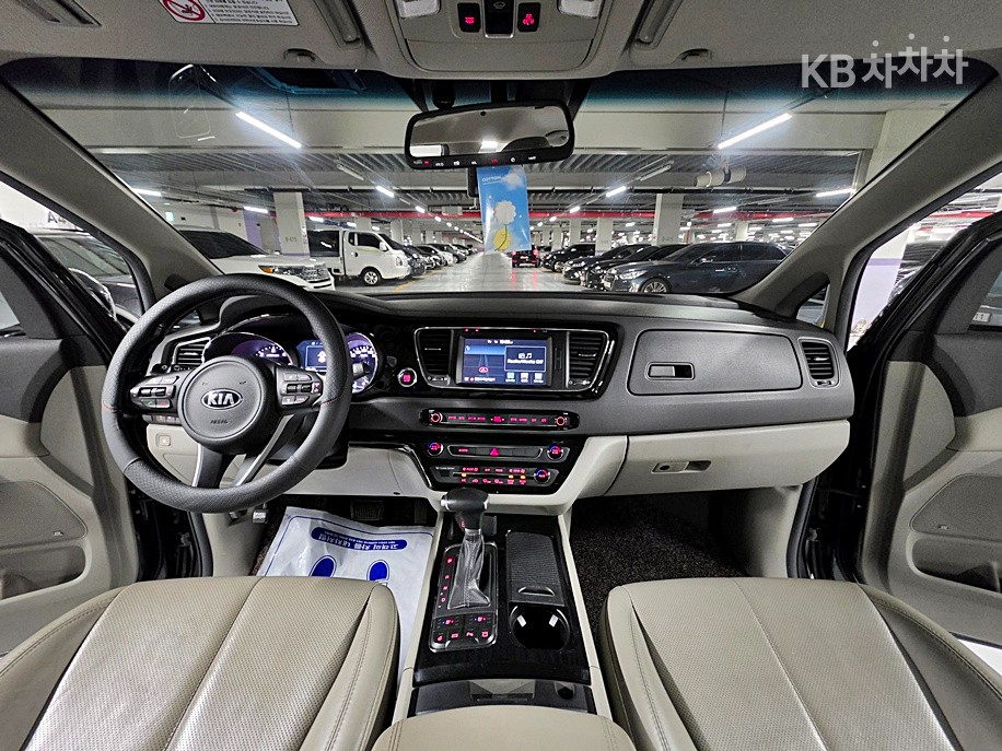 Kia Carnival — miniaturë 12