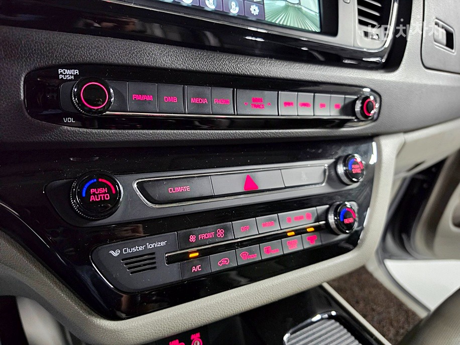 Kia Carnival — miniaturë 15