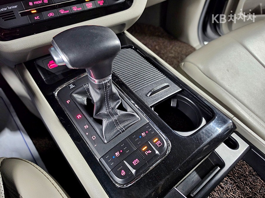 Kia Carnival — miniaturë 16
