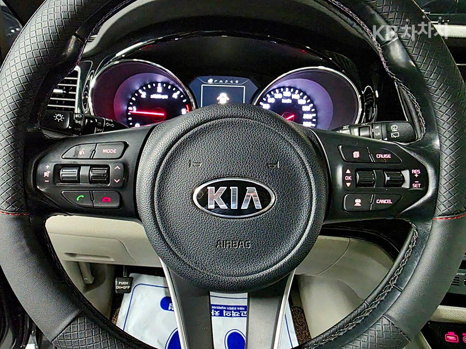 Kia Carnival — miniaturë 17