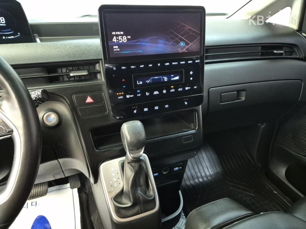 Hyundai Staria — miniaturë 10