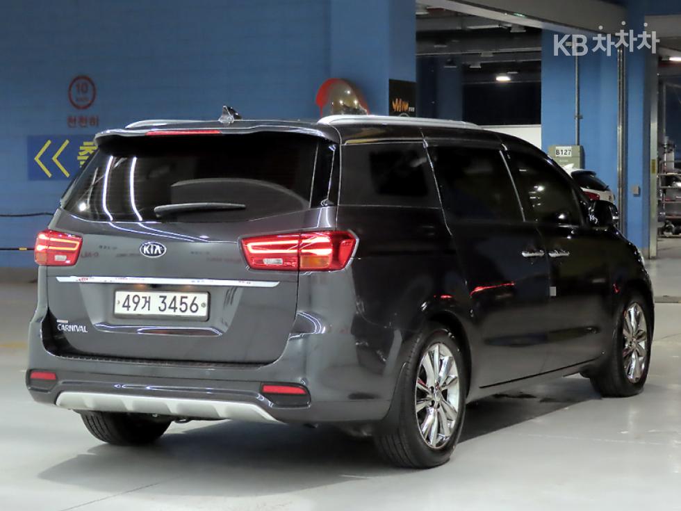 Kia Carnival — miniaturë 4