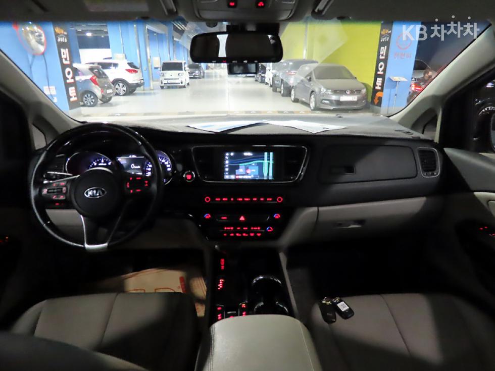 Kia Carnival — miniaturë 5