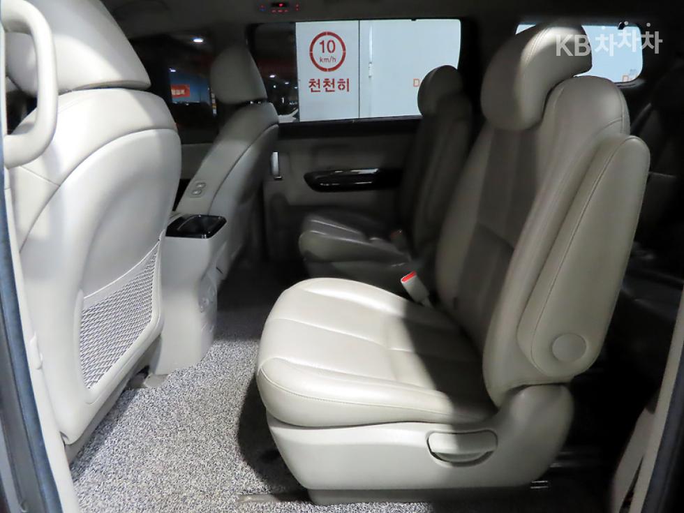 Kia Carnival — miniaturë 7