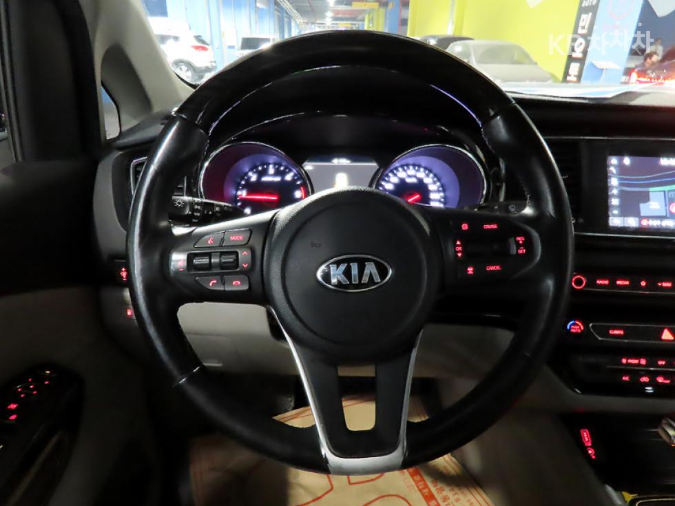 Kia Carnival — miniaturë 9