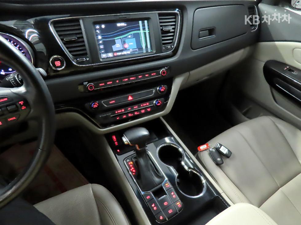 Kia Carnival — miniaturë 10