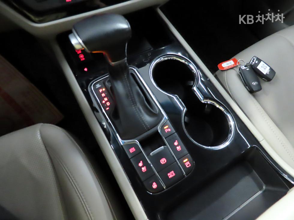 Kia Carnival — miniaturë 12