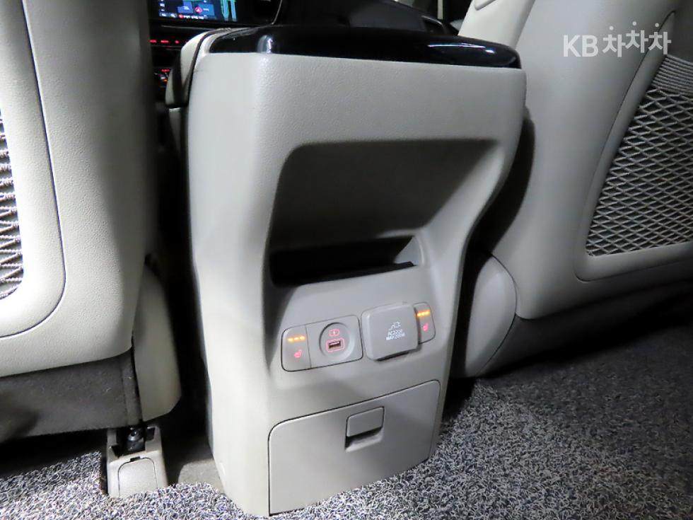 Kia Carnival — miniaturë 15