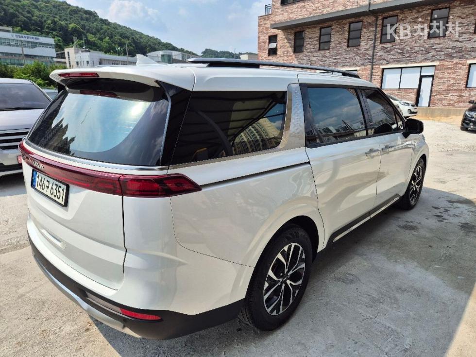 Kia Carnival — miniaturë 4
