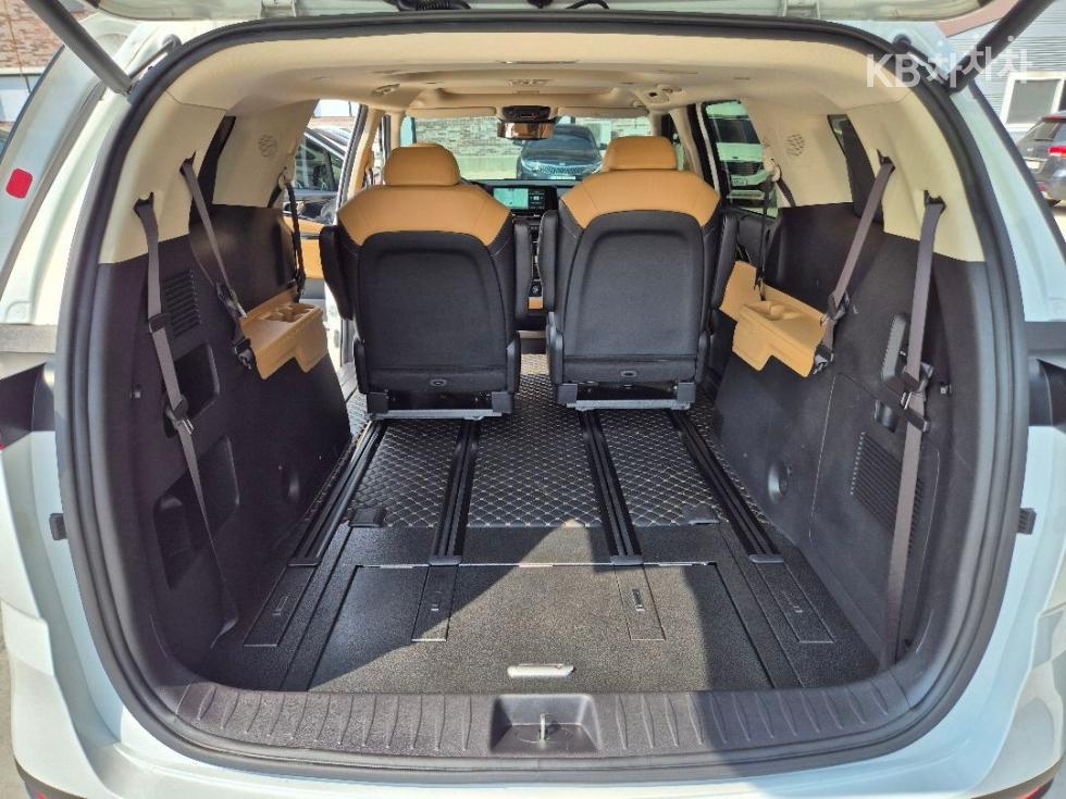 Kia Carnival — miniaturë 9