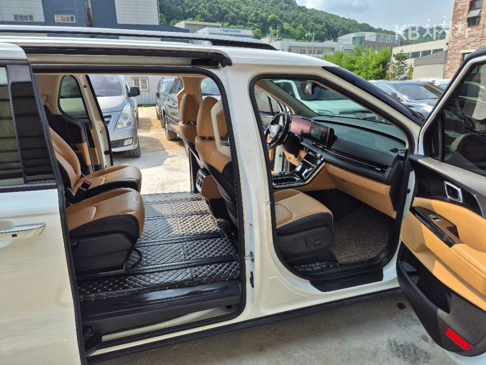 Kia Carnival — miniaturë 10