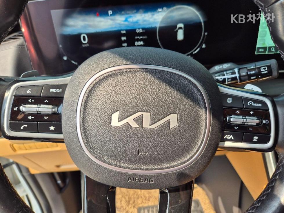 Kia Carnival — miniaturë 17