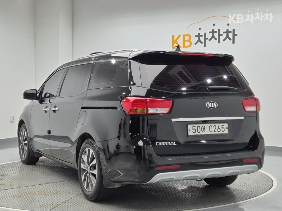 Kia Carnival — miniaturë 2