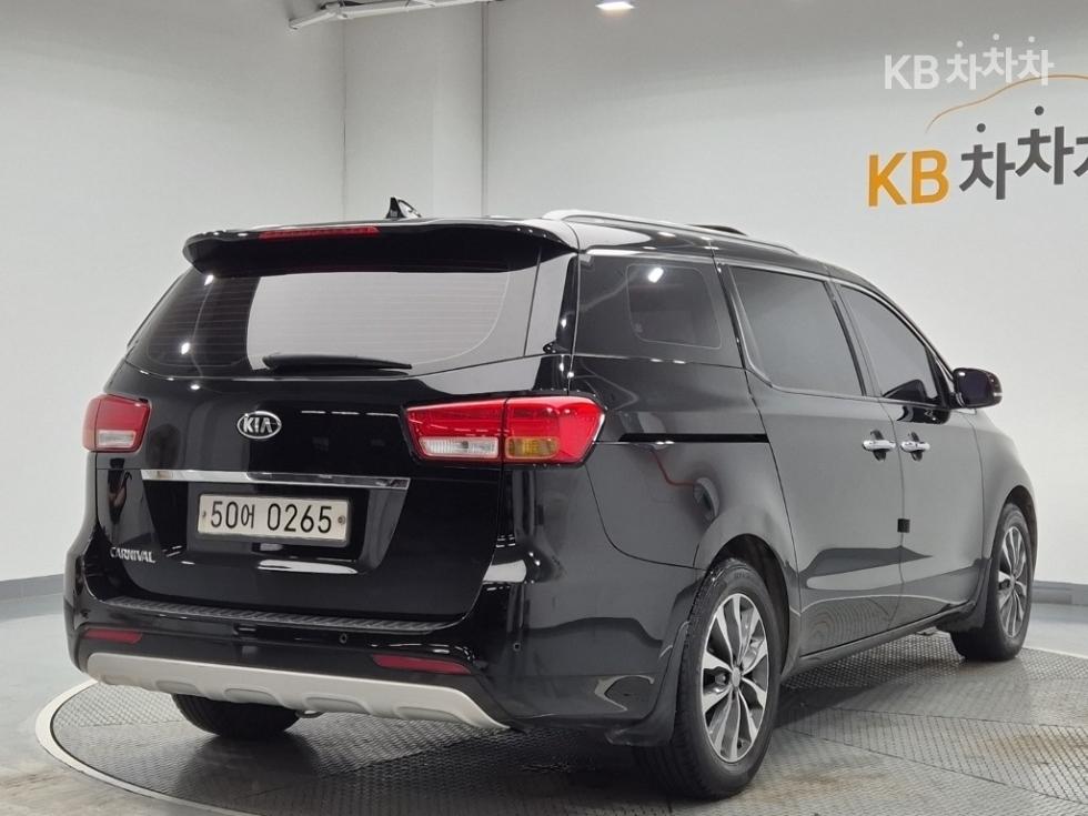 Kia Carnival — miniaturë 3
