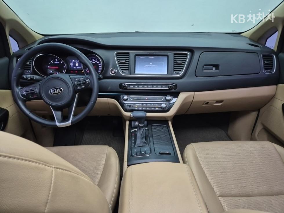 Kia Carnival — miniaturë 7