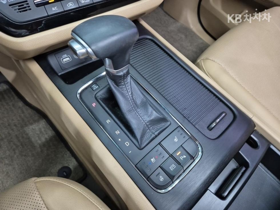 Kia Carnival — miniaturë 8