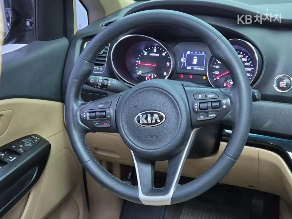Kia Carnival — miniaturë 9