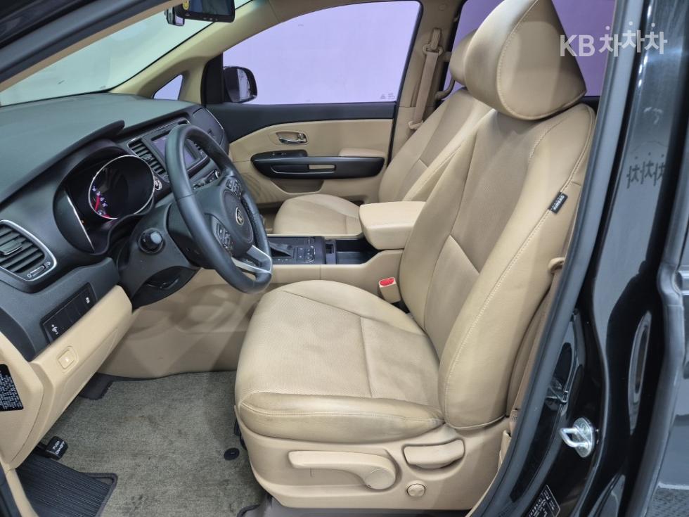 Kia Carnival — miniaturë 11