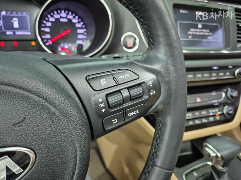 Kia Carnival — miniaturë 16