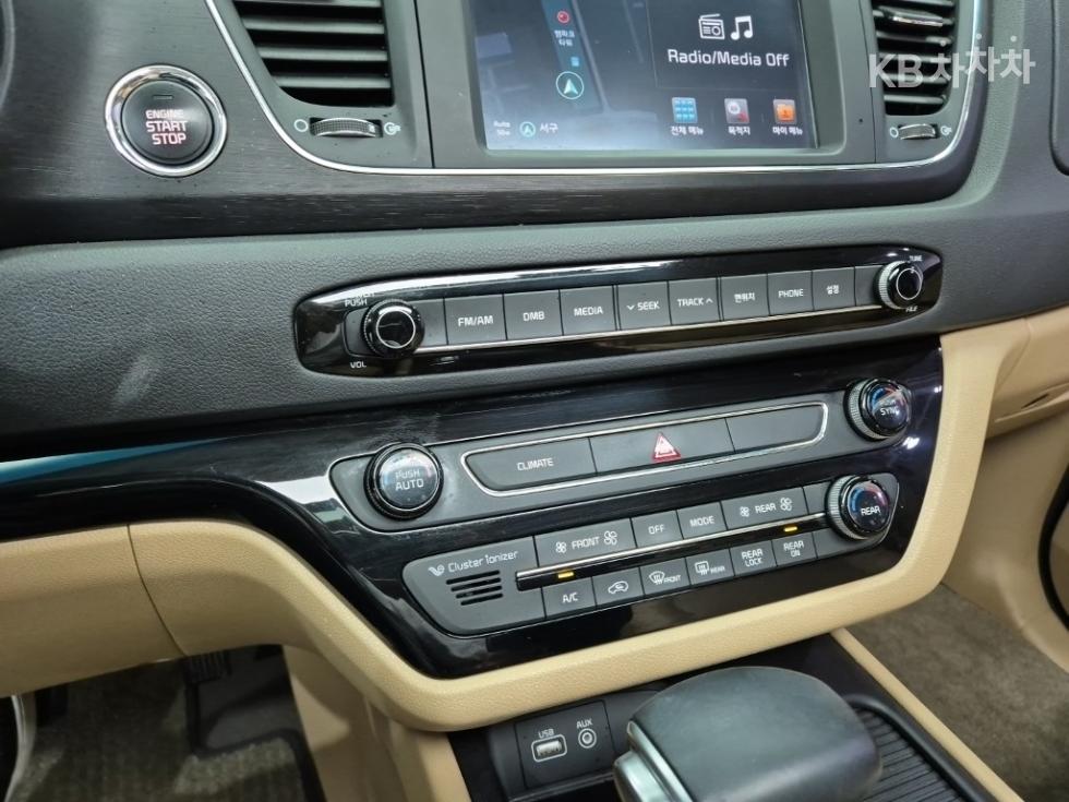 Kia Carnival — miniaturë 17