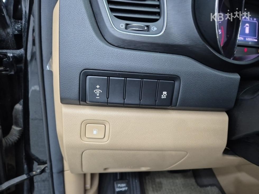 Kia Carnival — miniaturë 19