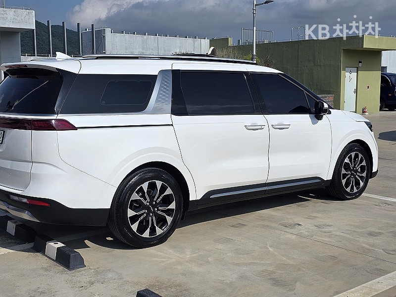 Kia Carnival — miniaturë 4