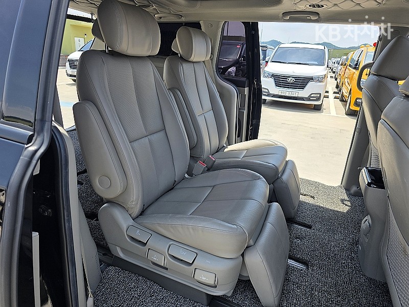 Kia Carnival — miniaturë 10