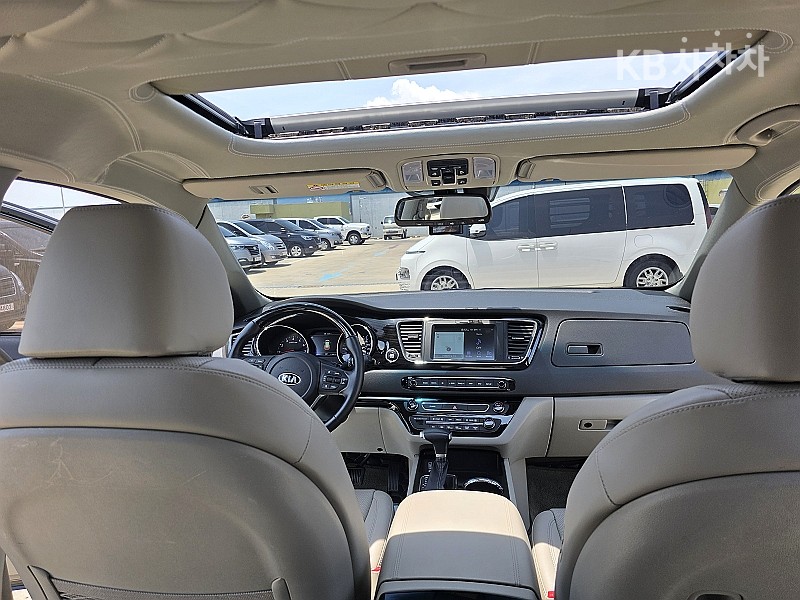 Kia Carnival — miniaturë 12