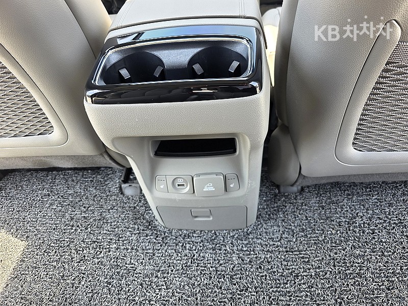 Kia Carnival — miniaturë 13