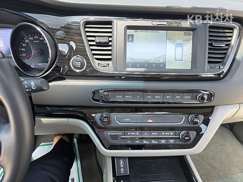 Kia Carnival — miniaturë 18