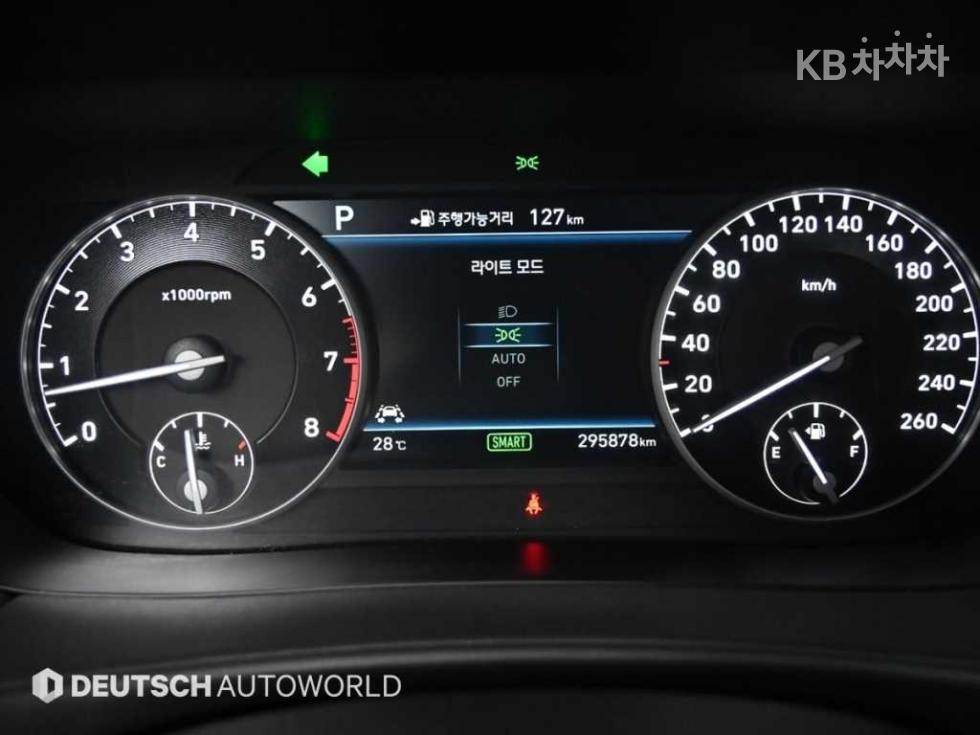 2016 Genesis EQ900 photo