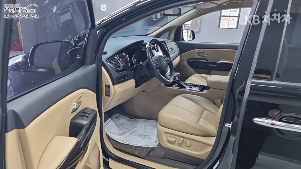 Kia Carnival — miniaturë 9