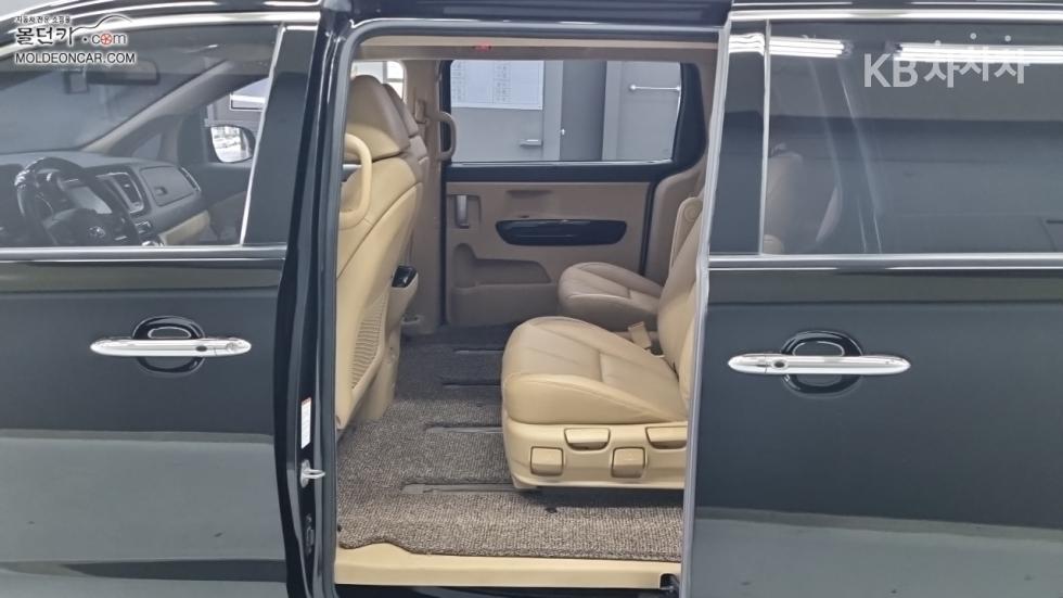 Kia Carnival — miniaturë 10
