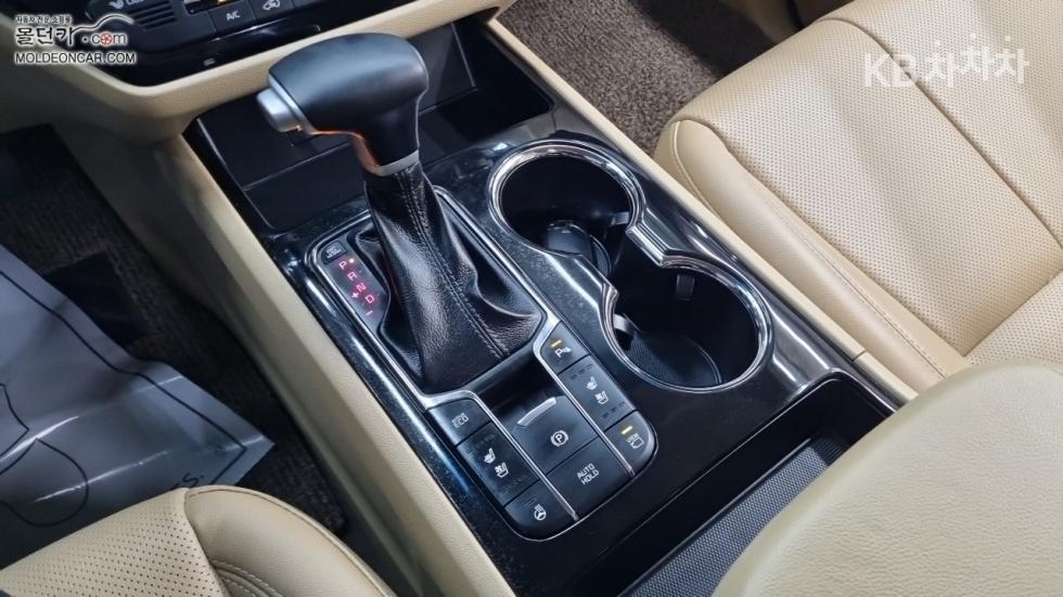 Kia Carnival — miniaturë 14