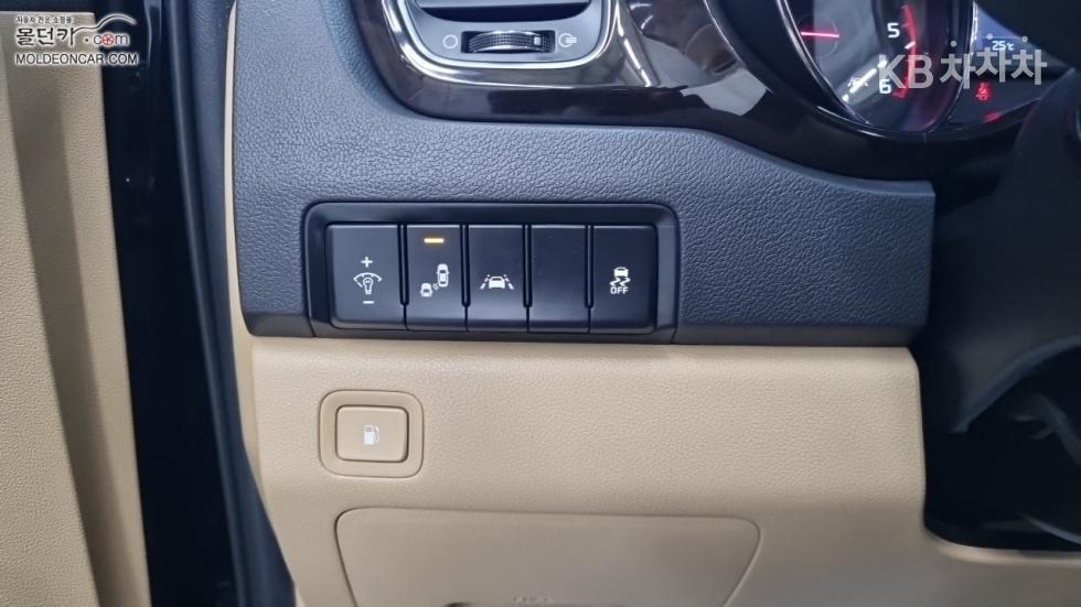 Kia Carnival — miniaturë 15