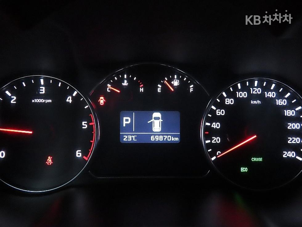 Kia Carens — miniaturë 8
