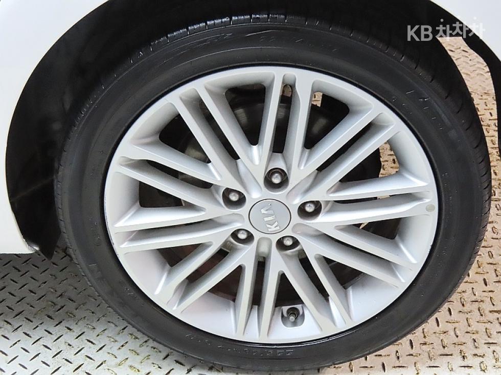 Kia Carens — miniaturë 20