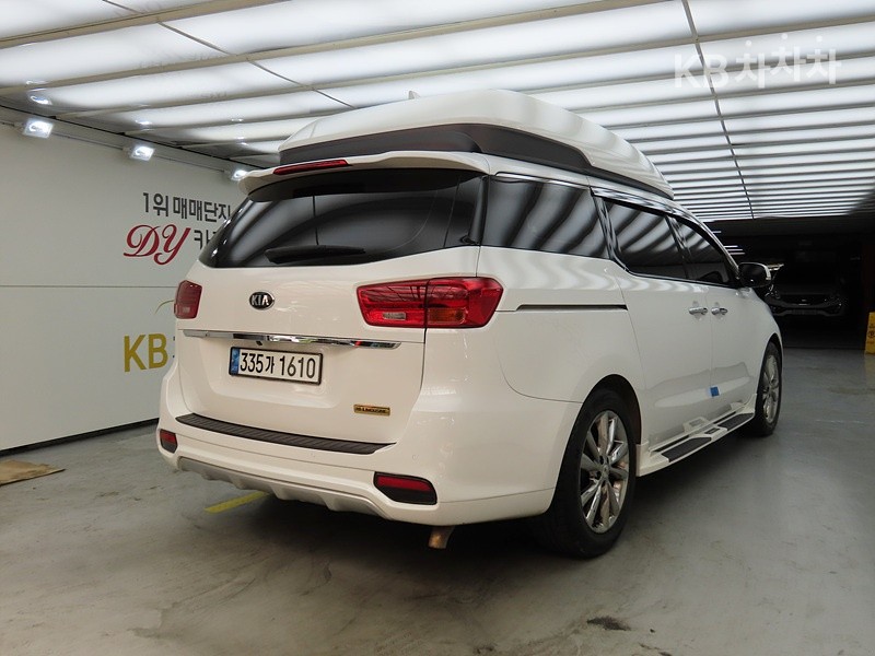 Kia Carnival — miniaturë 4