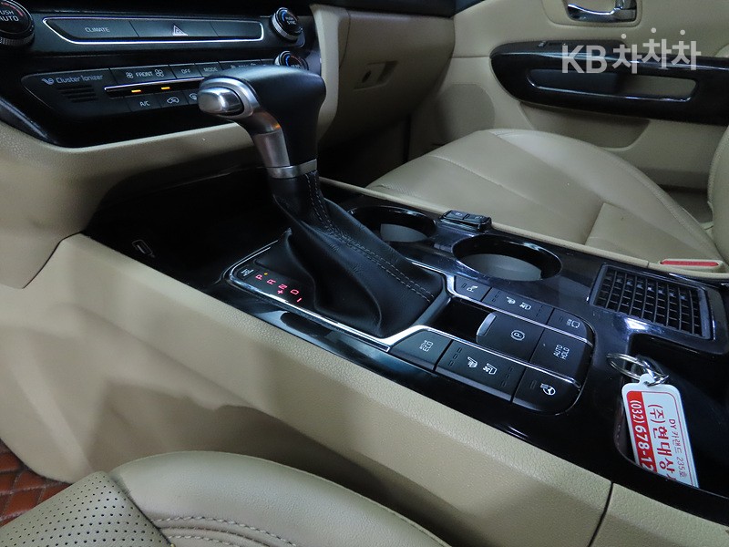Kia Carnival — miniaturë 16