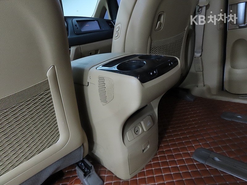 Kia Carnival — miniaturë 12