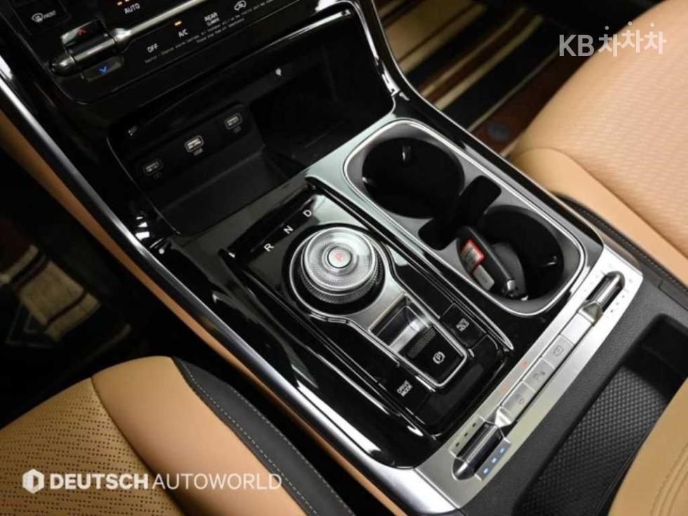 Kia Carnival — miniaturë 9