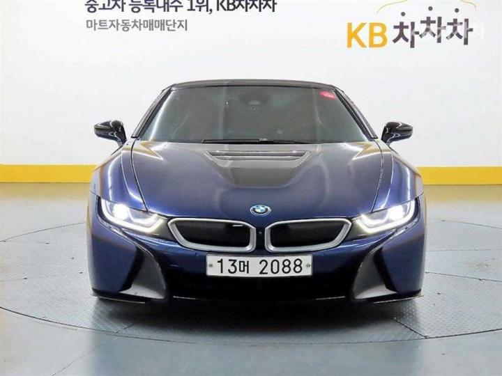 BMW i8 1.5 로드스터 — foto 1